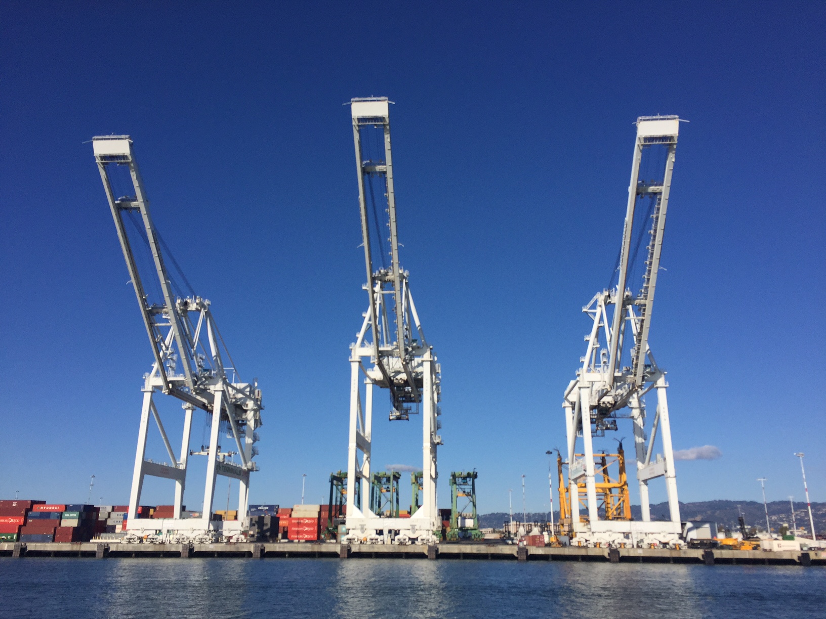 Shipping cranes at the Port of Oakland. ()